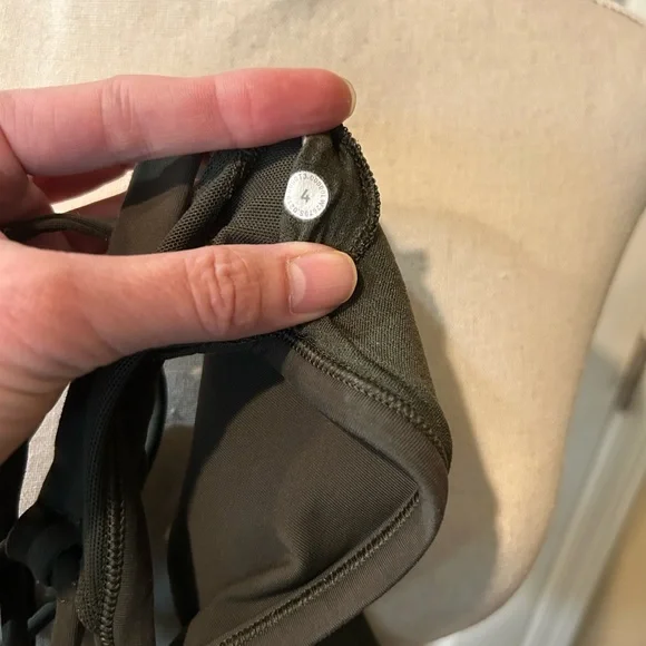 Lululemon Athletica dark green free to be wild sports bra size 4 - Picture 4 of 4